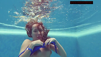 Lina Mercury'S Stunning Underwater Performance In Public