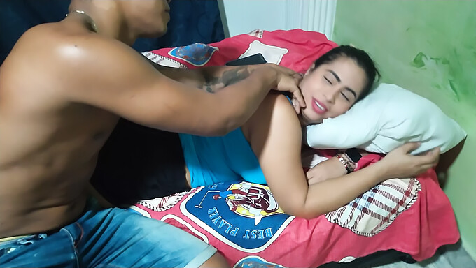 Jovem Irmã Latina Desfruta De Um Foot And Pussy Ruborize Sensual