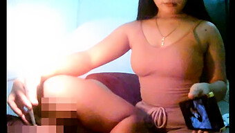 Dr. Fingers Gibt Einer Filipina-Teenagerin Eine Wilde Massage