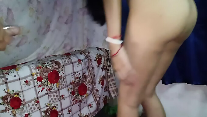 El Coño Apretado De La Adolescente Desi Recibe Un Tratamiento Rudo En Video Casero