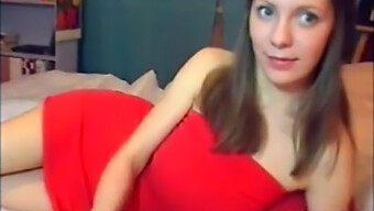 La Modella Voluttuosa Si Concede Un Auto-Piacere In Webcam