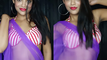 Rekha Yang Seksi Dalam Bikini Panas