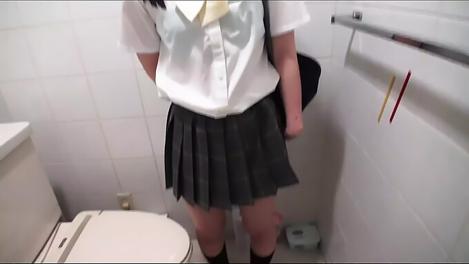 Harajuku Cosplayer Ai Sakura'S Pov Avsugning Och Sperma I Munnen