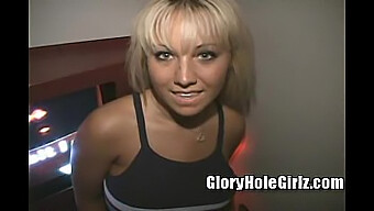 Jasmine, Osupljiva 19-Letna Blondinka In Stilistka Za Zagorele Lase, Se Prepusti Hardcore Oralnemu Užitku Na Gloryhole-U