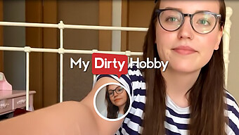 Leni_lizz Исследует Свою Чувственность В Сольном Голом Видео - Mydirtyhobby.