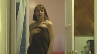 Mommy Porn: Girl Masturbates In Bathroom With Stepmom'S Help