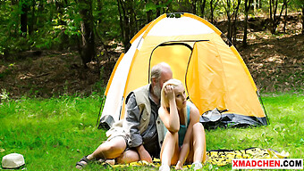 Piknik Dziadka Zamienia Się W Dziką Sesję Seksu.