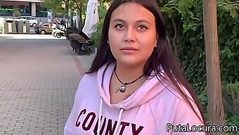 Bacuľatá Latina Teenagerka Sa Napĺňa Vtákom V Pozícii Cowgirl