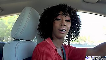 Misty Stone'Un Irklararası Blowjob'U Sıcak Bir Yüzüne Boşalma Ile Sonuçlanıyor