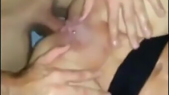 Ejacularea Feminină Întâlnește Analul Amator Într-Un Spectacol De Squirting