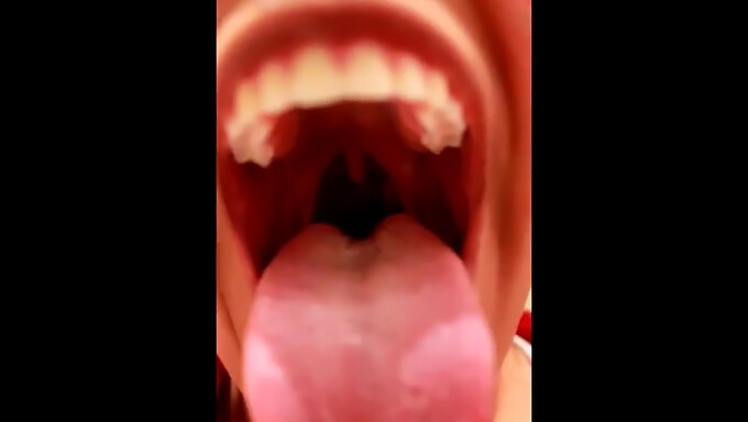 Sinnlich Latina With A Big Mouth And Long Tongue In Action